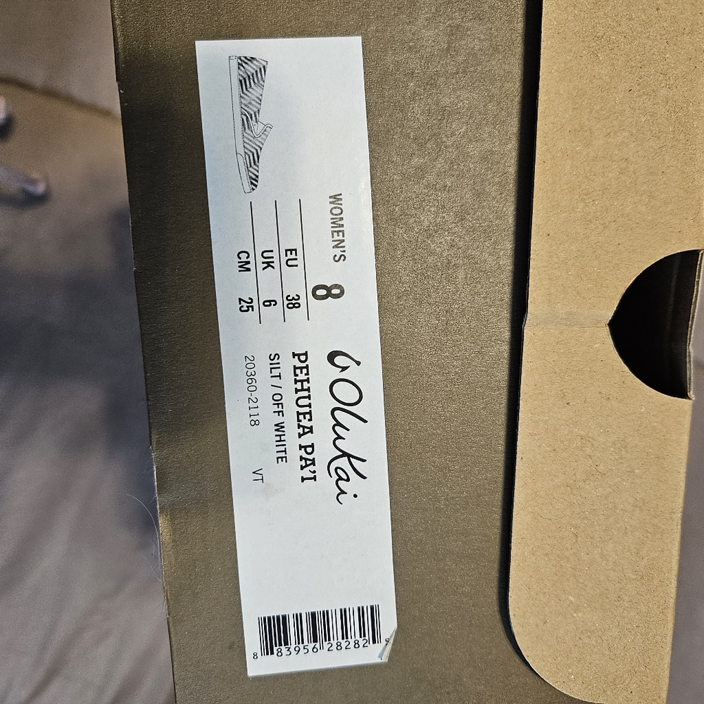 Olukai Pehuea Pa'i Sneaker size 8